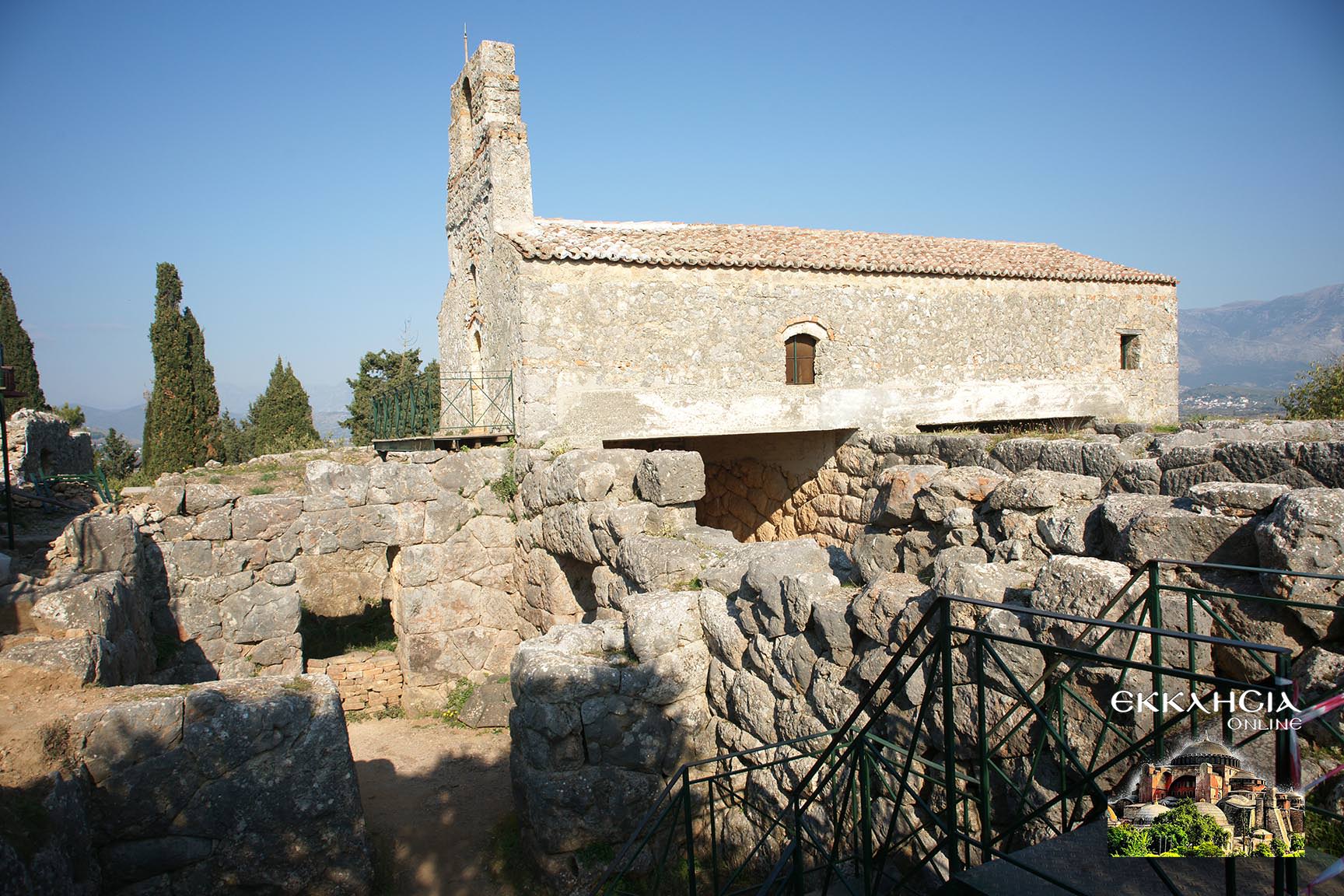 Ναός μέσα στο νεκρομαντείο του Αχέροντα
