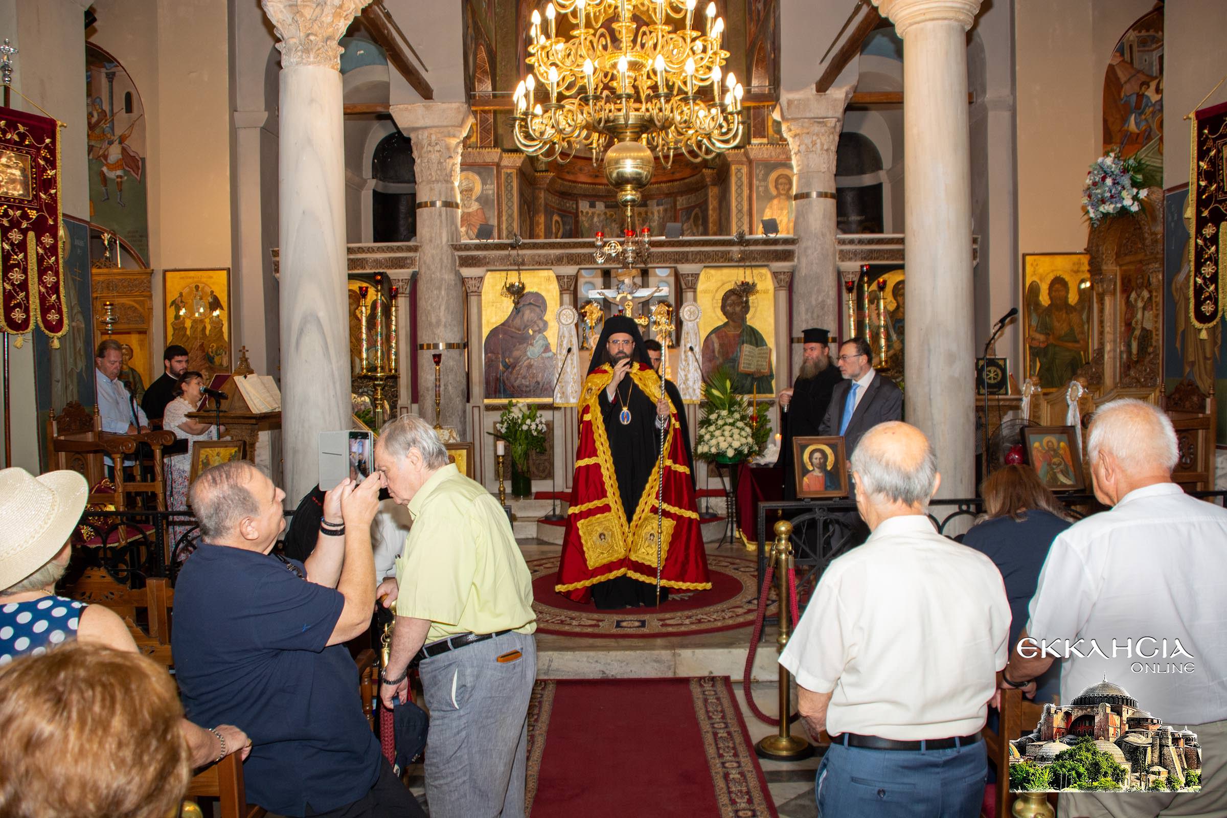 πρώτη αρχιερατική Θεία Λειτουργία του Επισκόπου Ανδίδων κ. Ισιδώρου στον Ιστορικό Ιερό Ναό Μεταμορφώσεως Σωτήρος στην Πλάκα