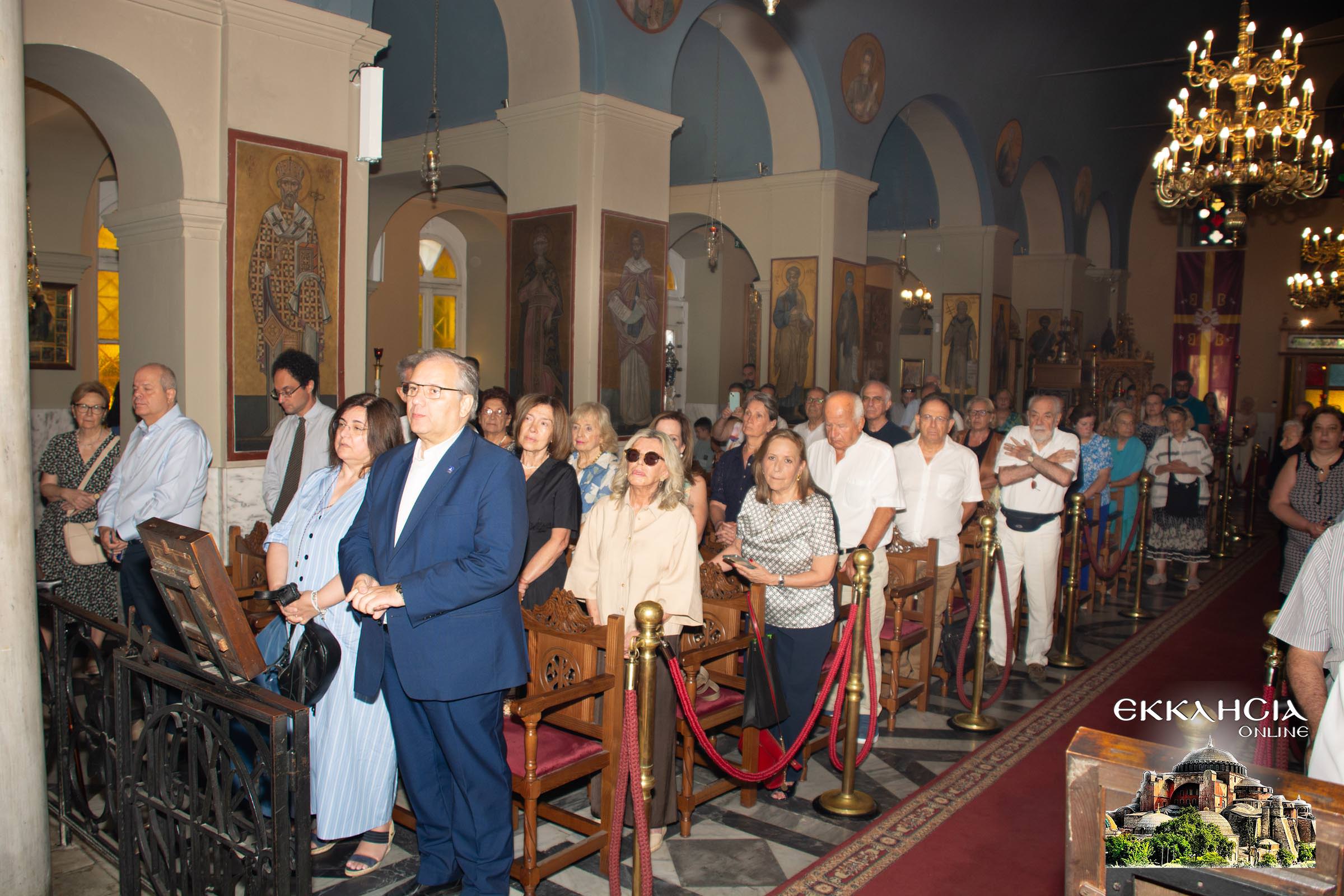 πρώτη αρχιερατική Θεία Λειτουργία του Επισκόπου Ανδίδων κ. Ισιδώρου στον Ιερό Ναό Μεταμορφώσεως Σωτήρος στην Πλάκα