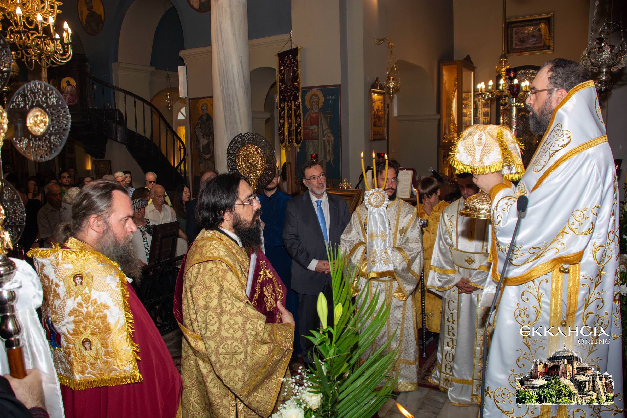 Αρχιερατική Θεία Λειτουργία του Επισκόπου Ανδίδων κ. Ισιδώρου στον Ιερό Ναό Μεταμορφώσεως Σωτήρος στην Πλάκα